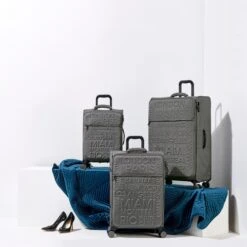 IT Luggage Citywide - Cabin (Charcoal) -Travel Storage Shop 25 bd9c0109 43f8 4343 b183 436e04cbbbc4