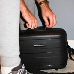 IT Luggage Momentous - Vanity Case (Black) -Travel Storage Shop 2 acda522a 7277 4ba5 b781 ee917dabe9a9